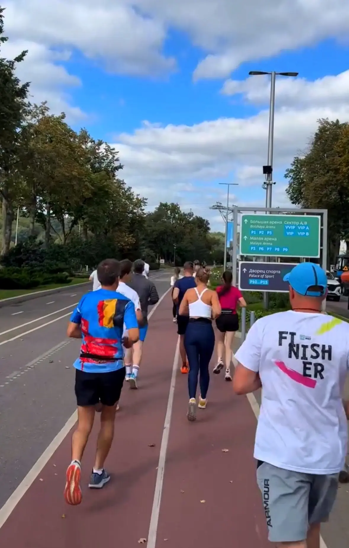 Club runners on the Luzhniki embankment in Moscow